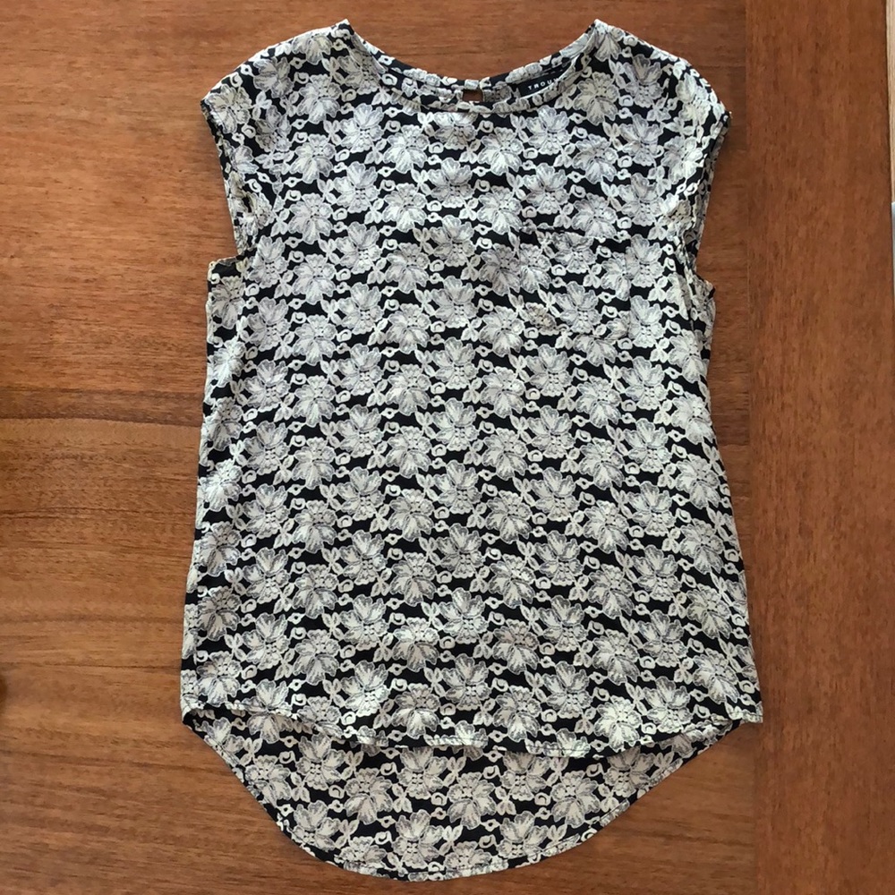 Black and white floral print top